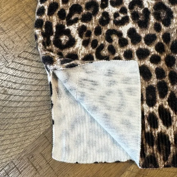 Michael Kors Women’s V-Neck Leopard Print Lightweight Sweater Size Small - Picture 13 of 14